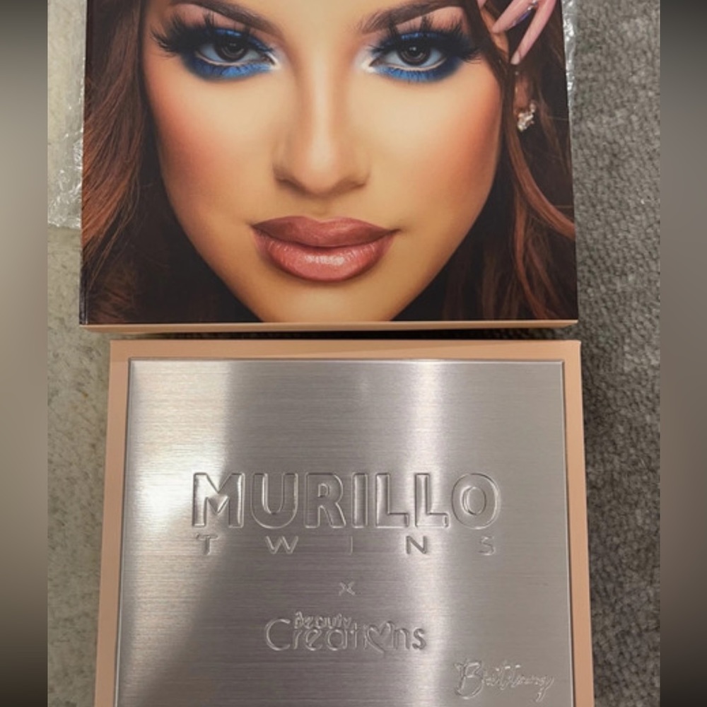 New Murillo twins Brittany eyeshadow pallet